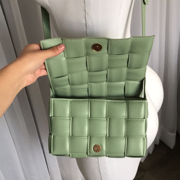 Fashion Quilted Crossbody Bag - Picture 5 of 6